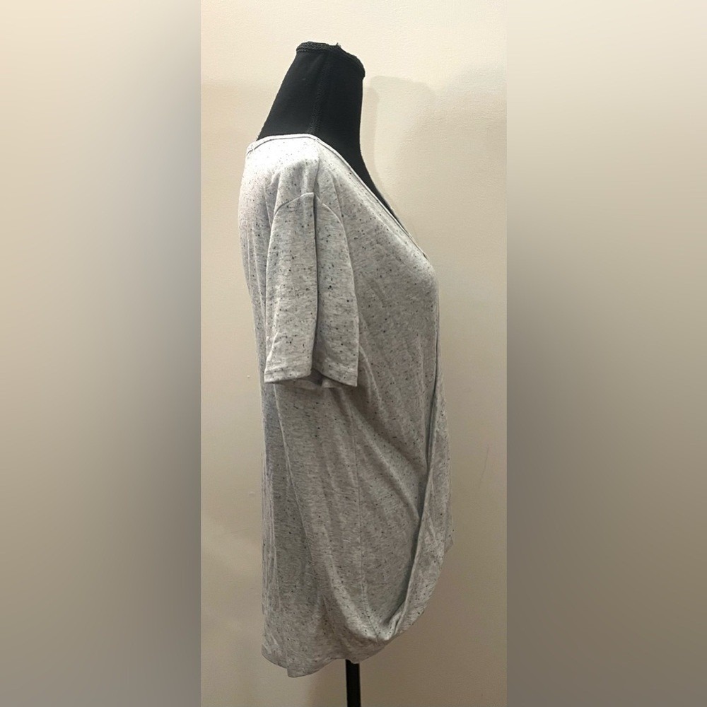 Sinuous- Heather‎ Gray V-Neck Women's Tee Size M - Picture 3 of 8
